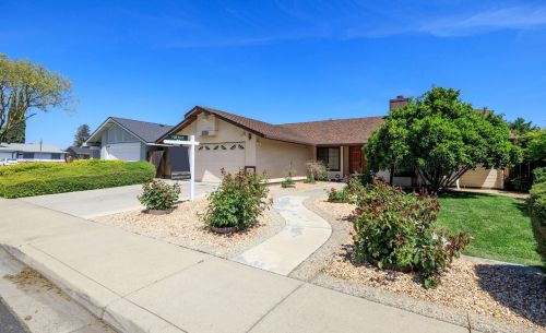 2362 Azusa Ct, Turlock, CA 95382-6605