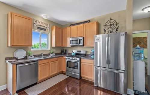 439 Westport Dr, Pingree Grove IL  60140-9172 exterior