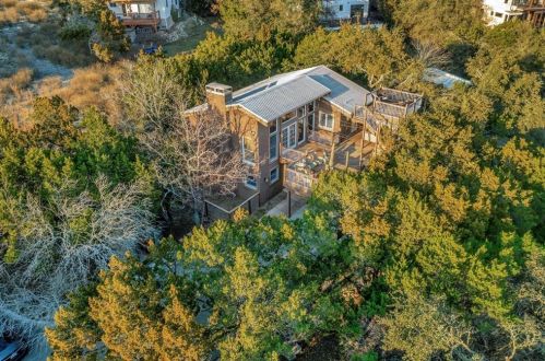 7037 Comanche Trl, Austin TX  78732-1006 exterior