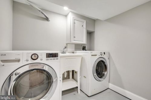 1253 Cresthaven Dr, Silver Spring MD 20903-1107 exterior