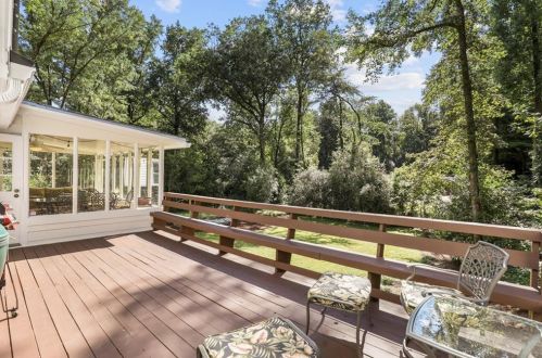535 Bridgewater Dr, Atlanta GA  30328-2814 exterior