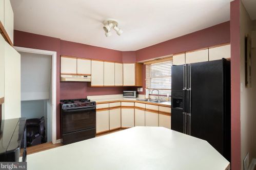 14 Winding Way, Trenton NJ 08620-2628 exterior