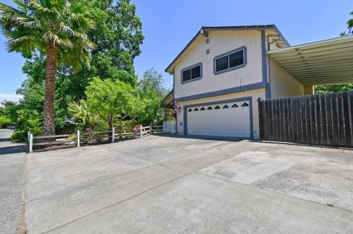 6960 Henning Dr, Citrus Heights, CA 95621-2840