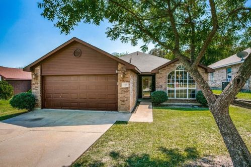 5170 Meadow Ct, Fort Worth, TX 76112-3865