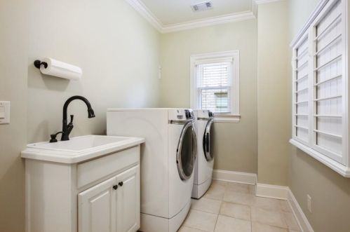 34 High Top Cir, Atlanta GA  30328-5934 exterior