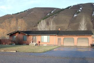 28 Circle Dr, Turnerville, WY 83110-9708