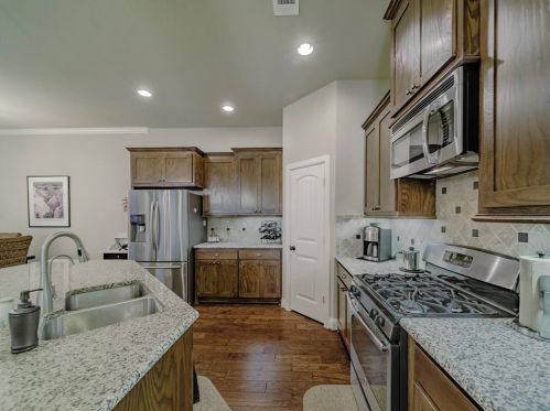 6731 Deleon St, Irving TX  75039-3437 exterior