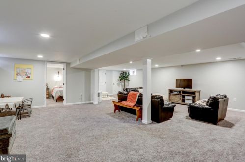 1220 Country Club Dr, Lancaster PA  17601-5208 exterior