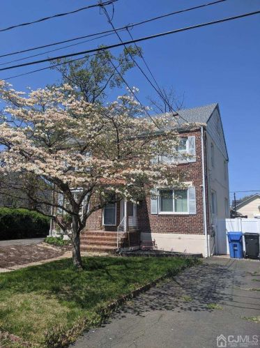 36 Smith St, Avenel, NJ 07001-1746