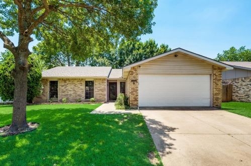 7713 Landmark Ridge St, Fort Worth, TX 76133-7549