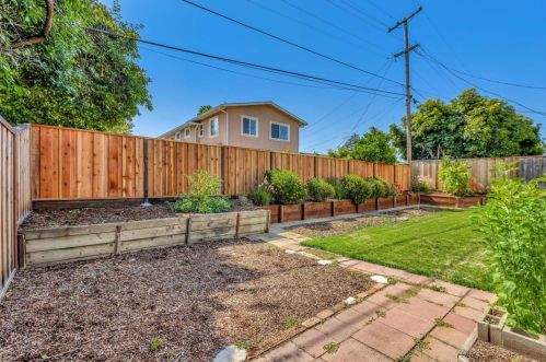 1741 Linnet Ln, Sunnyvale CA  94087-4832 exterior