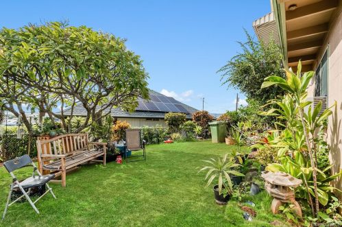 1561 Meyers St, Honolulu HI  96819-2514 exterior