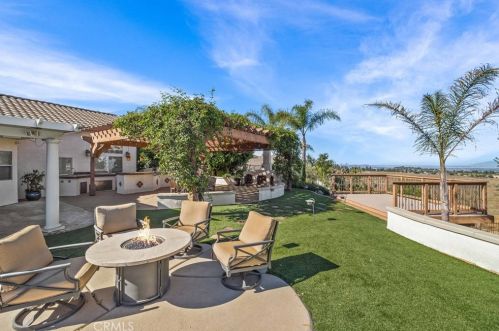 6528 Blackwood St, Riverside CA  92506-6240 exterior