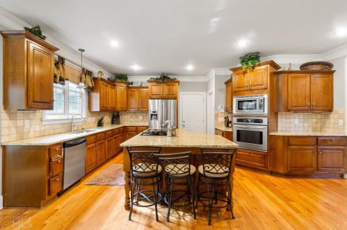 2014 Fontainbleau Dr, Conyers GA  30094-4811 exterior