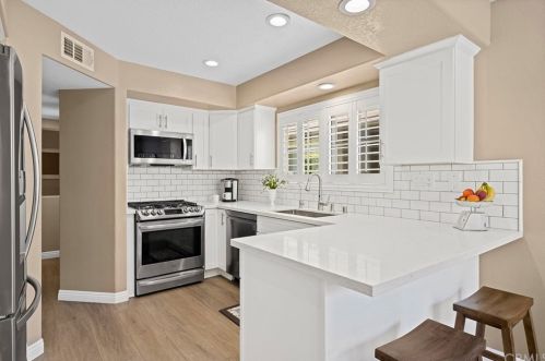 8150 Oak Ridge Cir, Anaheim, CA 92808-1941