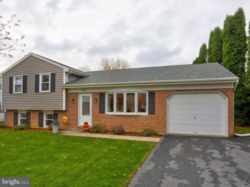 26 Eastbrooke Dr, Ephrata PA  17522-9234 exterior