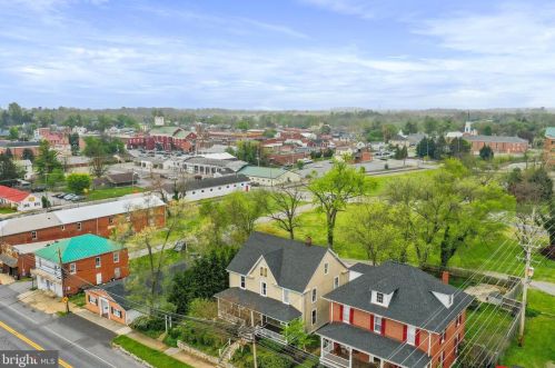 328 Mildred St, Charles Town WV  25414-1834 exterior