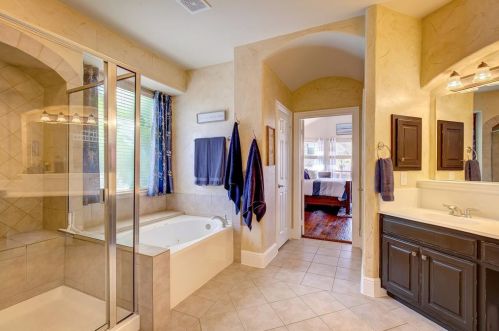 1408 Flowers Dr, Carrollton TX 75007-1470 exterior