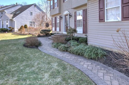 27 Sunny Woods Ln, Jackson Twp, NJ 08527-1148