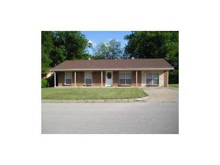 1723 Doyle St, Granbury TX  76048-2380 exterior