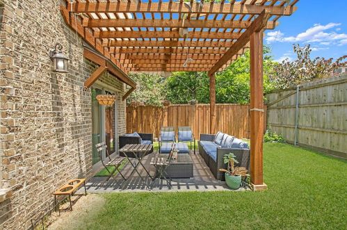 2104 Cologne Dr, Carrollton TX 75007-2336 exterior