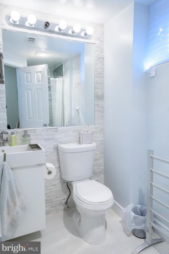 1009 Rosemere Ave, Silver Spring MD 20904-3007 exterior