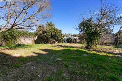 1570 Plz Dr, San Leandro CA 94578-1968 exterior