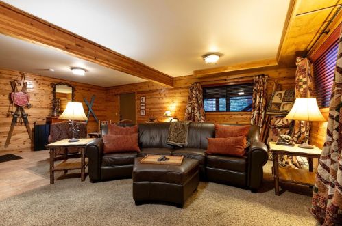 14050 Copenhagen Dr, Truckee CA  96161-6627 exterior