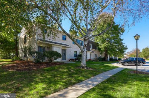 11 Valleybrook Dr, Lancaster PA  17601-4615 exterior