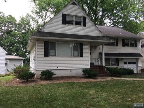 851 Country Club Dr, Teaneck, NJ 07666-5613