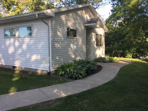 121 Riverdale Dr, Clifton, IL 60927-7026