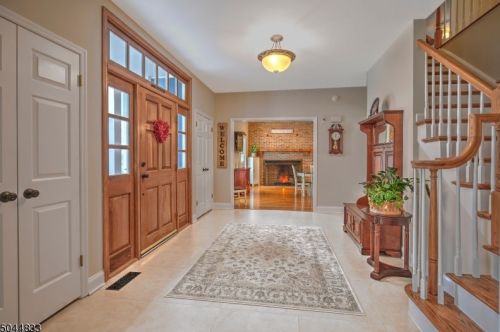 6 Ryan Ct, Chester, NJ 07930-3002