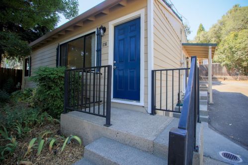 136 Diamond St, Auburn, CA 95603-4302