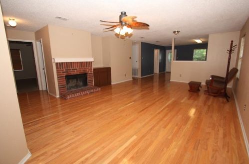 5221 Bedfordshire Dr, Fort Worth TX  76135-1438 exterior