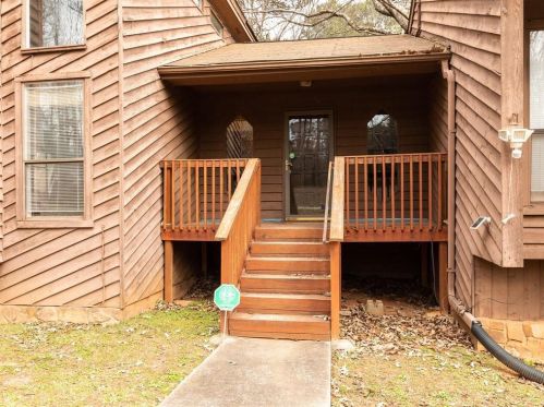 3050 Bayview Ct, Stone Mountain, GA 30087-4205