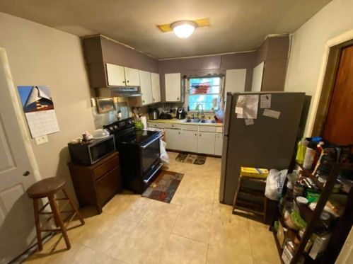 2661 Collier Dr, Atlanta GA  30318-7313 exterior