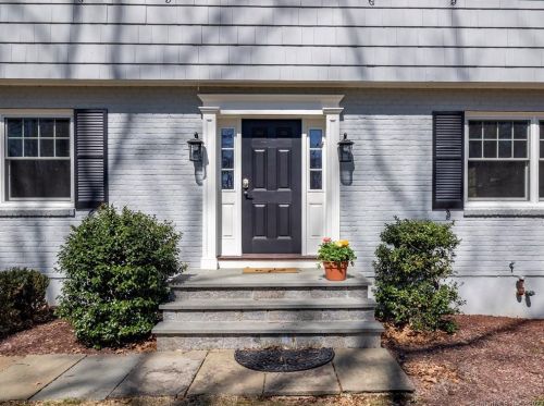 26 Snowberry Ln, Wilton CT  06897-1130 exterior