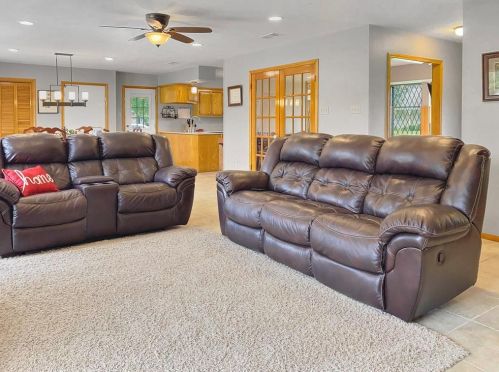 49 Colony Sq, Angleton TX 77515-3644 exterior