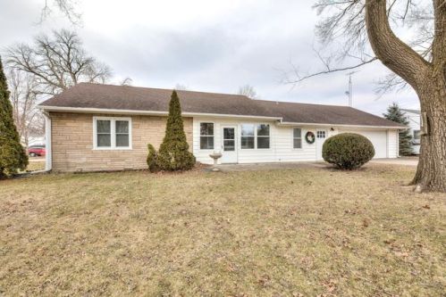 404 4th St, Garber, IL 60936-1608