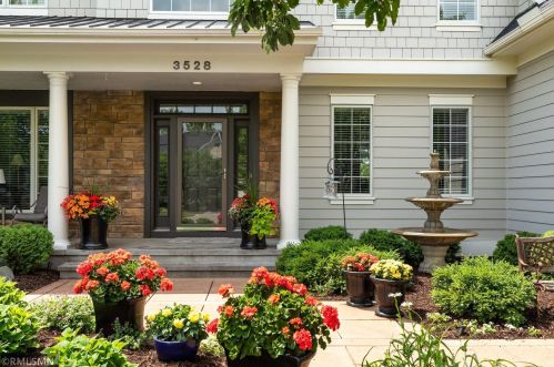 3528 Crestmoor Dr, Saint Paul MN  55125-5028 exterior