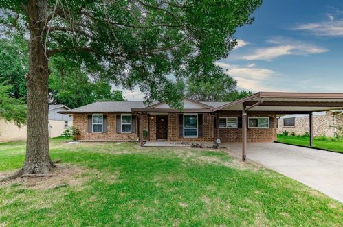 7924 Donegal Ln, Fort Worth, TX 76180-5705