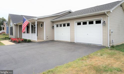 42 Finch Ln, Falling Waters, WV 25419-4031