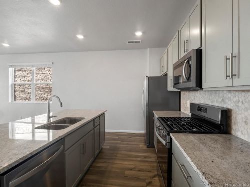 766 Rome St, Aurora CO 80019-3144 exterior