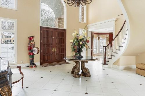 220 River Farm Dr, Warwick, RI 02818-2198