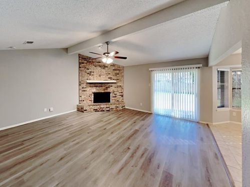 3029 Meadowmoor St, Fort Worth TX  76133-7206 exterior