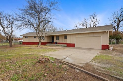 8595 Bradshaw Rd, Elk Grove, CA 95624-1421
