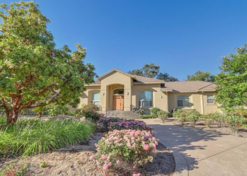 8211 Country Lake Dr, Citrus Heights, CA 95662-2145
