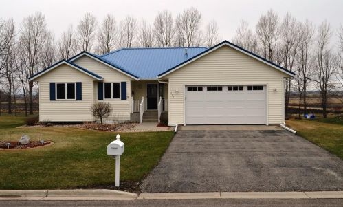 237 Poplar Ave, Lowry, MN 56349-4613