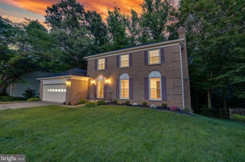 5835 Oakland Park Dr, Springfield VA  22015-2438 exterior