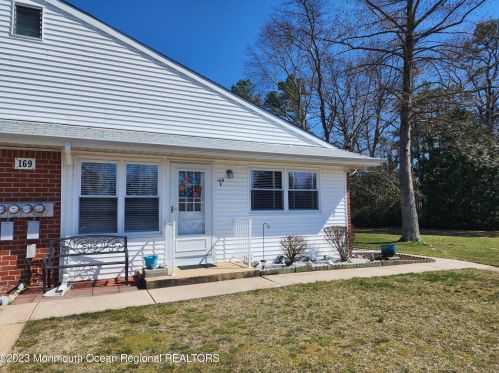 169 Columbine Ave, Lakehurst, NJ 08759-3058